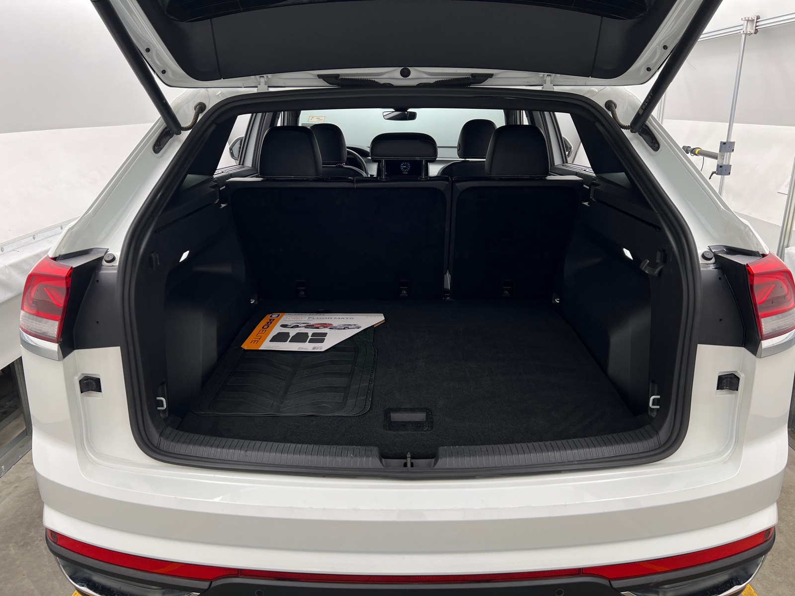 Thumbnail: 2024 Volkswagen Atlas - 6