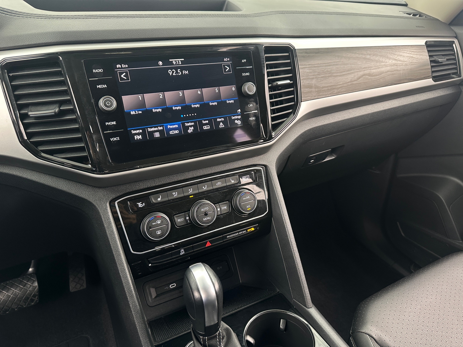 Thumbnail: 2023 Volkswagen Atlas - 3