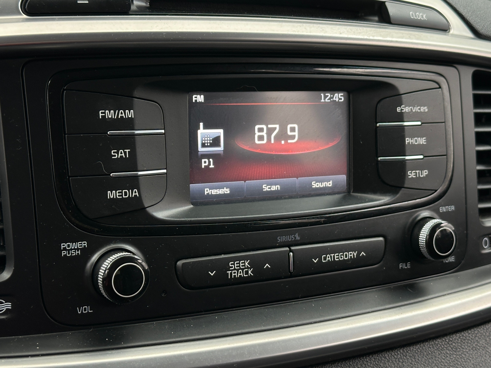 Thumbnail: 2016 Kia Sorento - 3