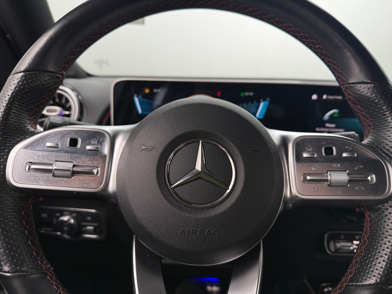 Thumbnail: 2021 Mercedes-Benz GLB - 4