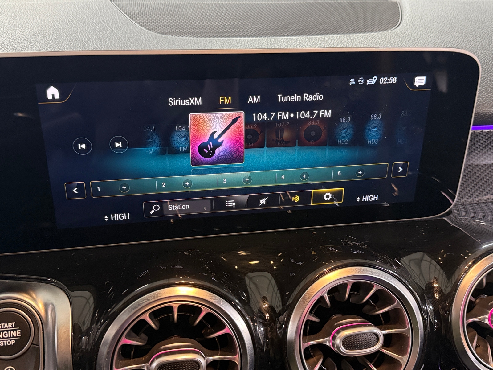 Thumbnail: 2021 Mercedes-Benz GLB - 3