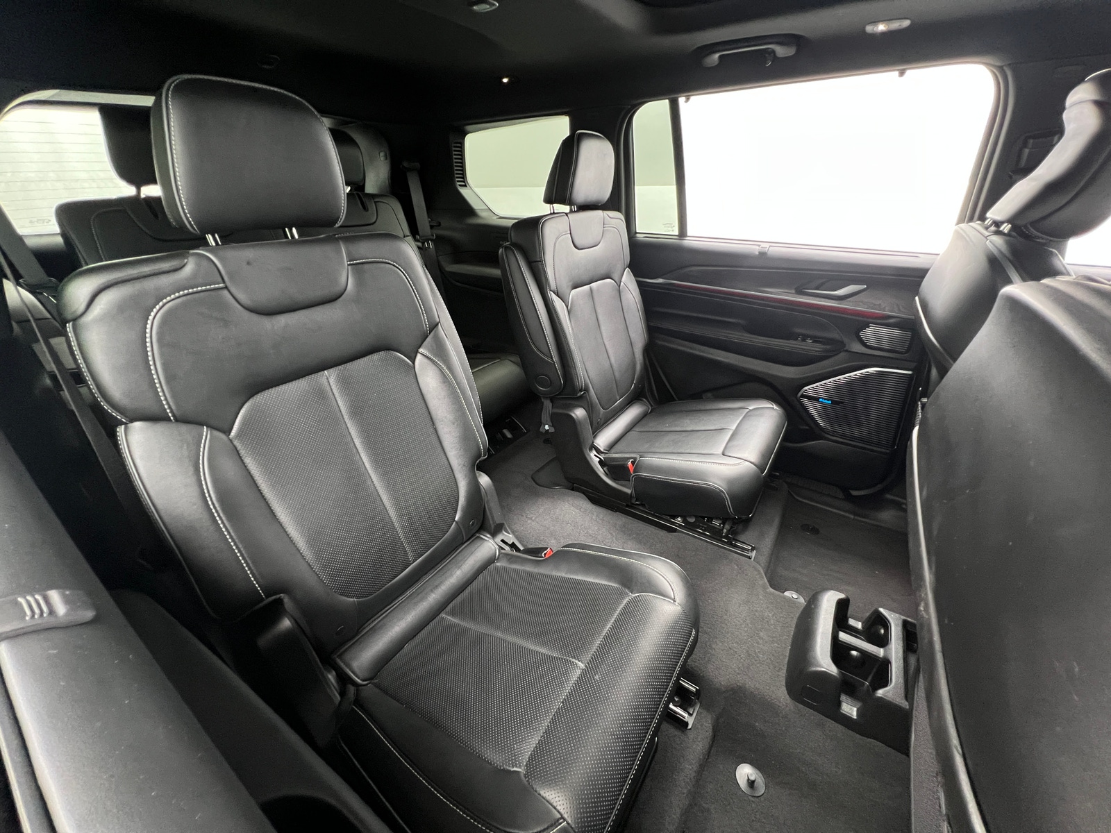 Thumbnail: 2022 Jeep Grand Cherokee L - 5