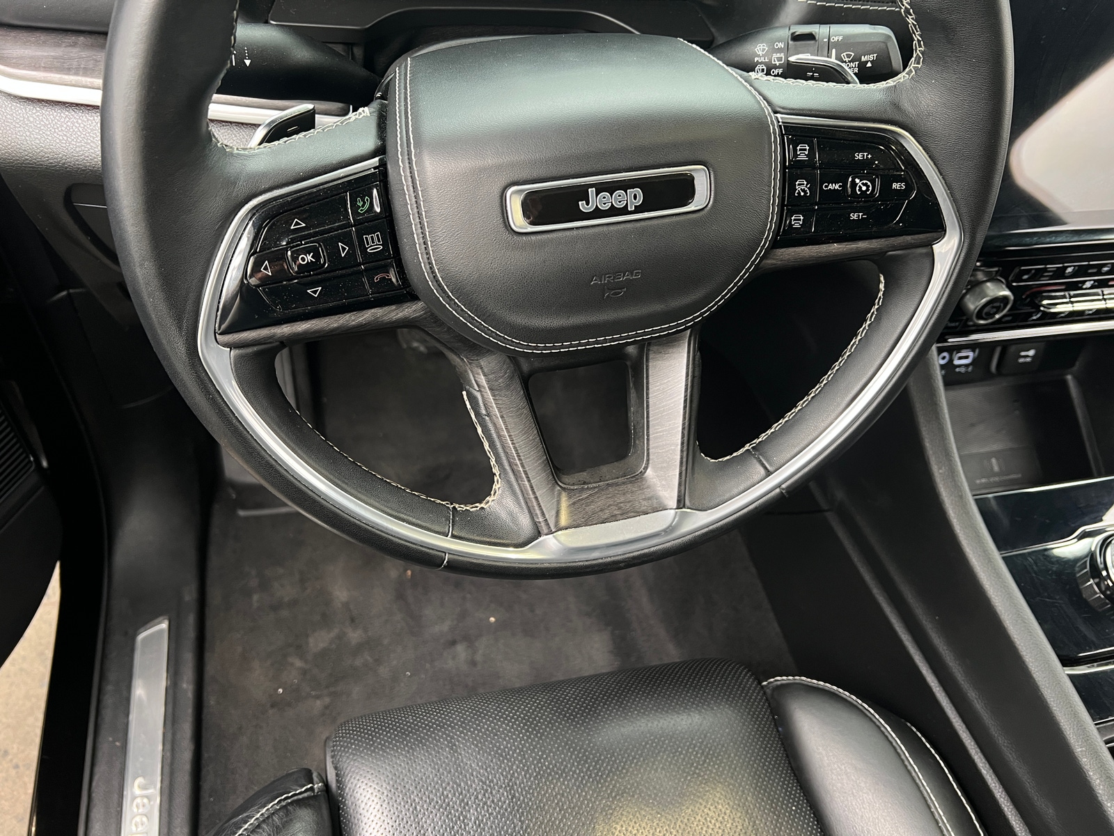 Thumbnail: 2022 Jeep Grand Cherokee L - 4