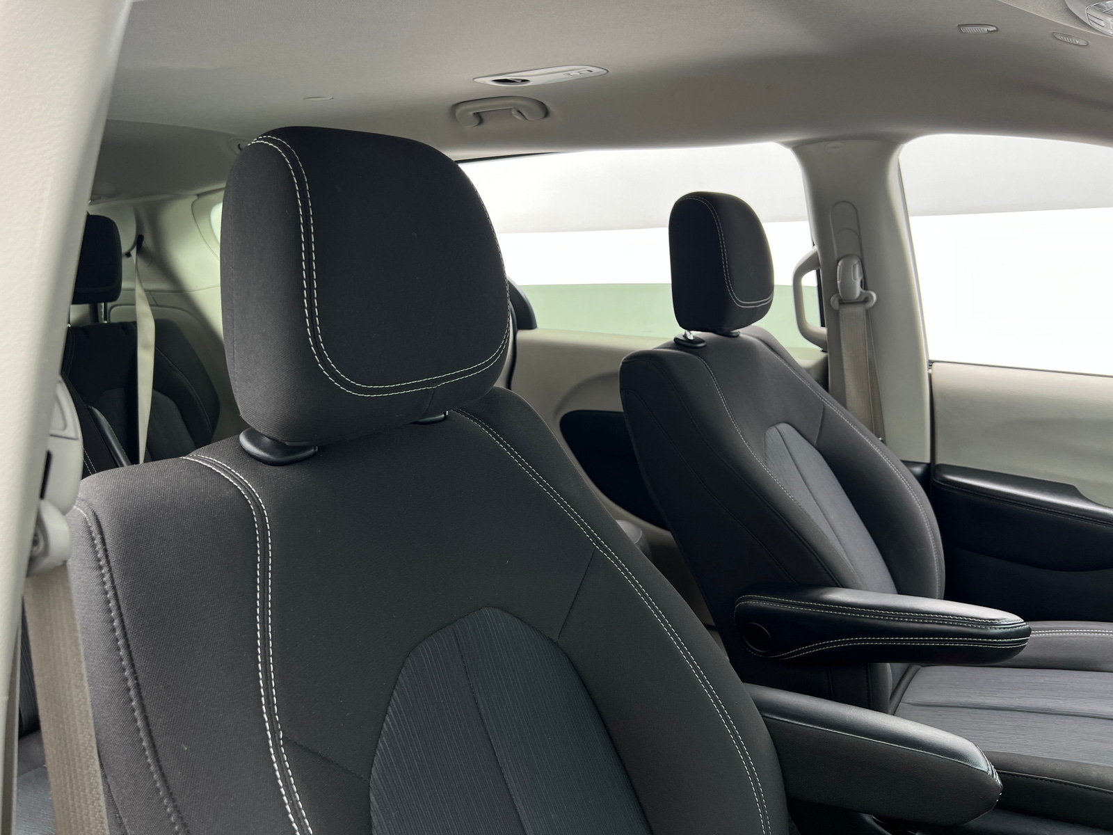 Thumbnail: 2022 Chrysler Voyager - 2