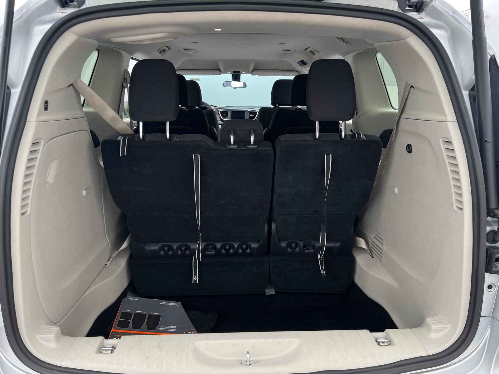 Thumbnail: 2022 Chrysler Voyager - 7