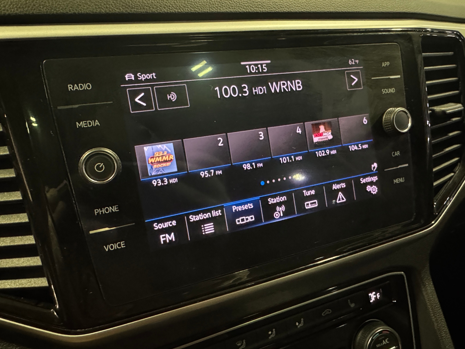 Thumbnail: 2022 Volkswagen Atlas - 3