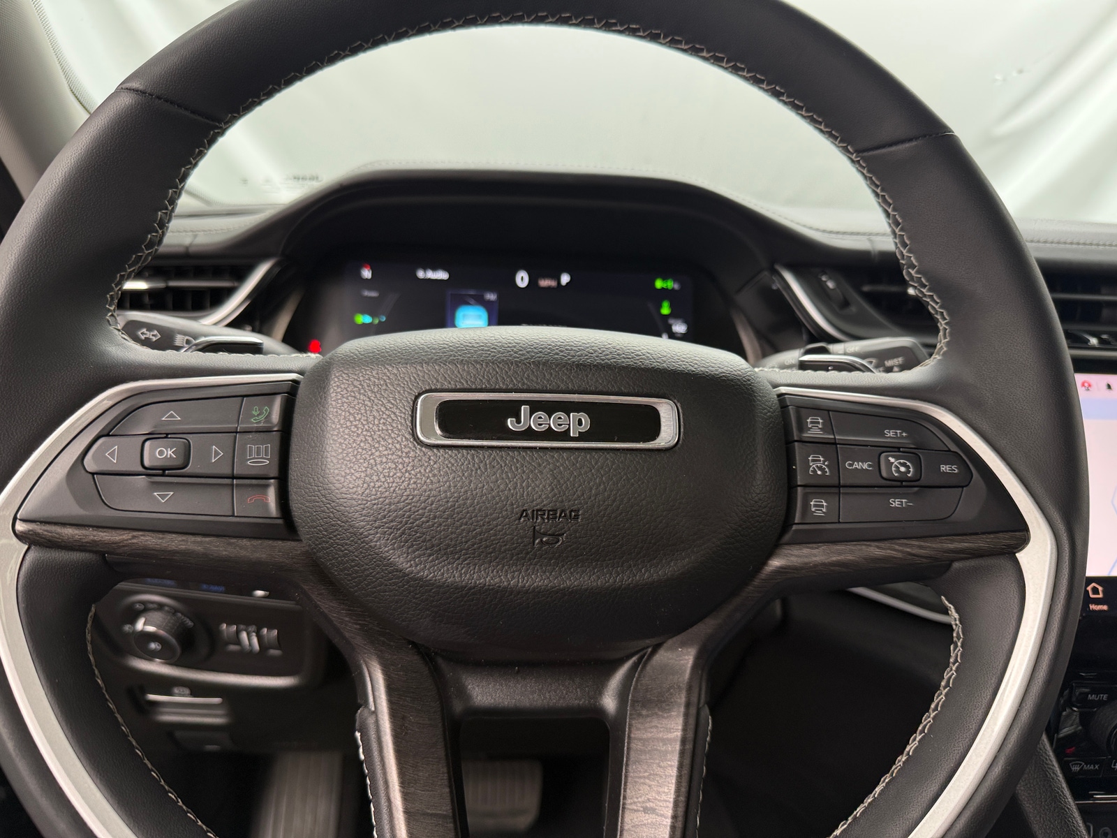 Thumbnail: 2022 Jeep Grand Cherokee - 4