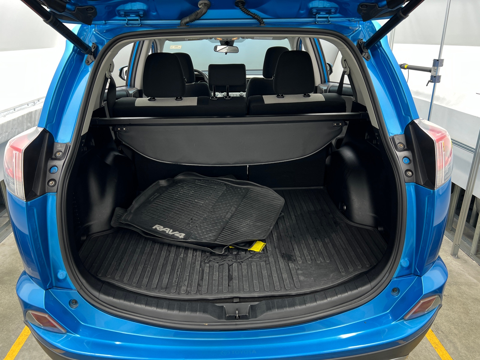 Thumbnail: 2018 Toyota RAV4 - 7