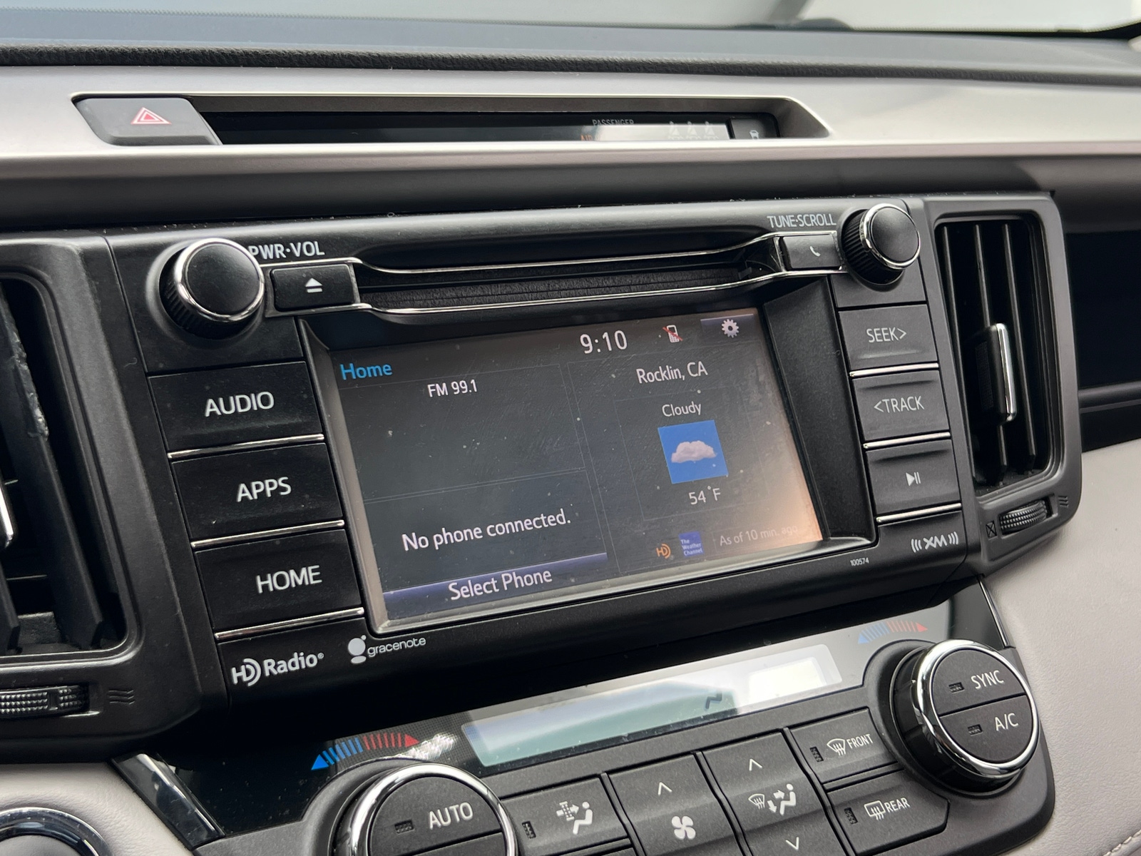 Thumbnail: 2018 Toyota RAV4 - 4