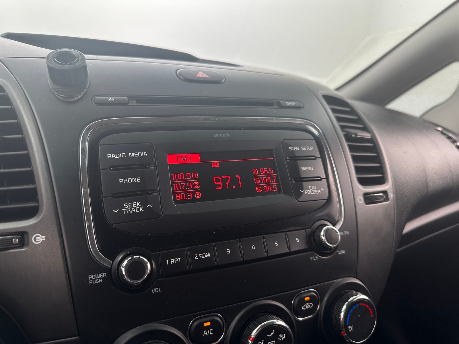 Thumbnail: 2017 Kia Forte - 4