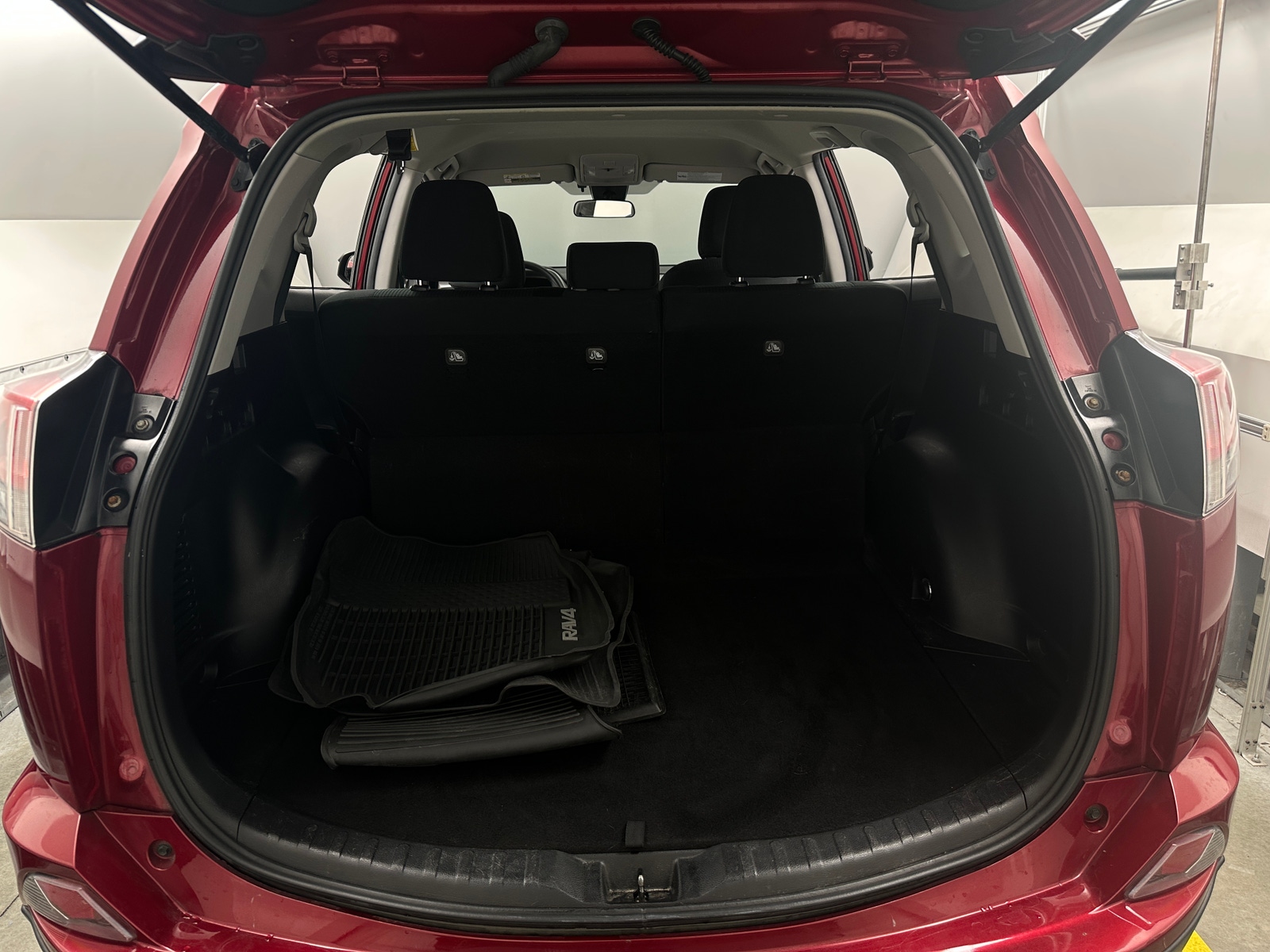 Thumbnail: 2018 Toyota RAV4 - 7