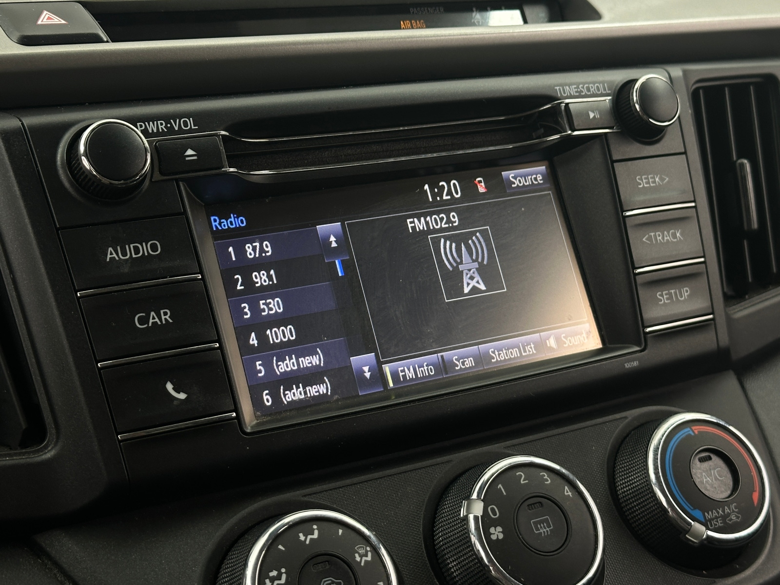 Thumbnail: 2018 Toyota RAV4 - 4