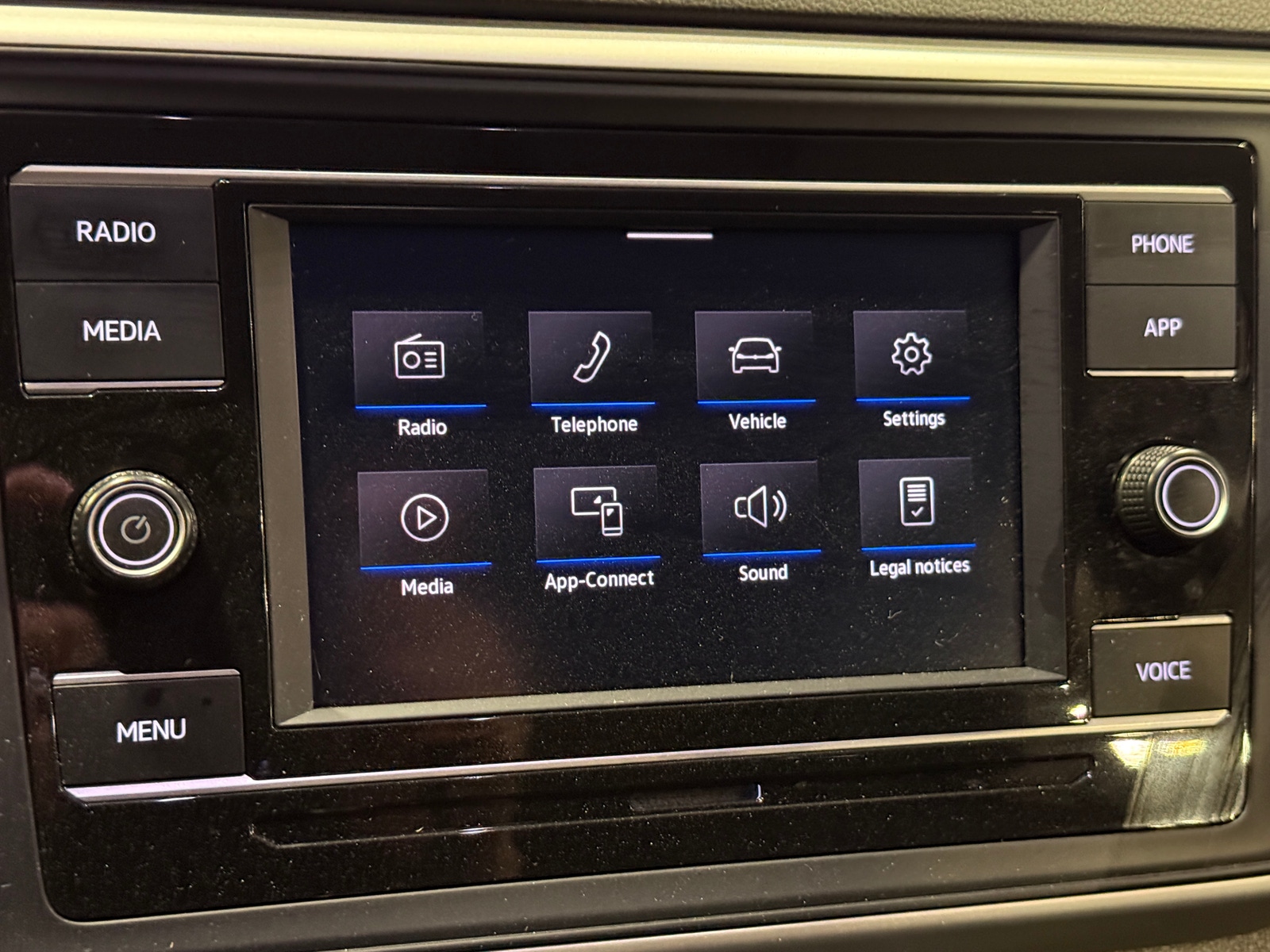 Thumbnail: 2022 Volkswagen Atlas - 3