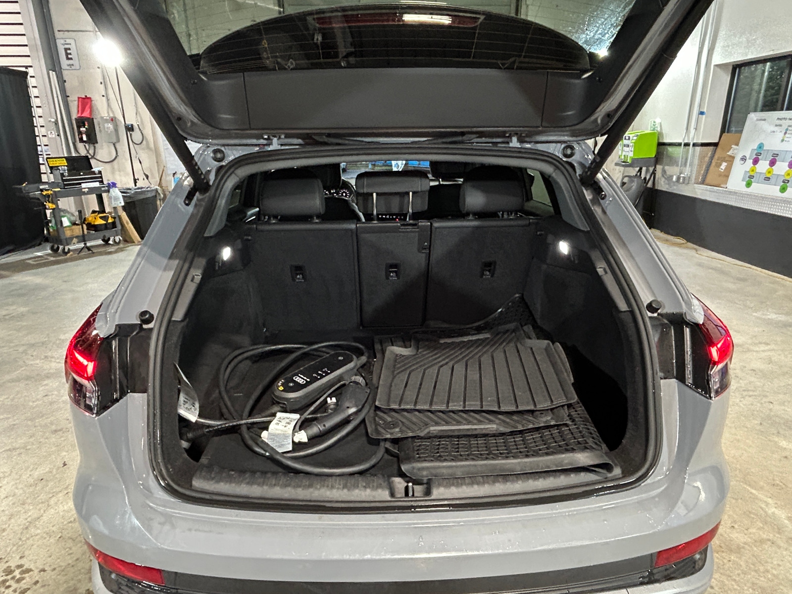 Thumbnail: 2023 Audi Q4 e-tron - 6