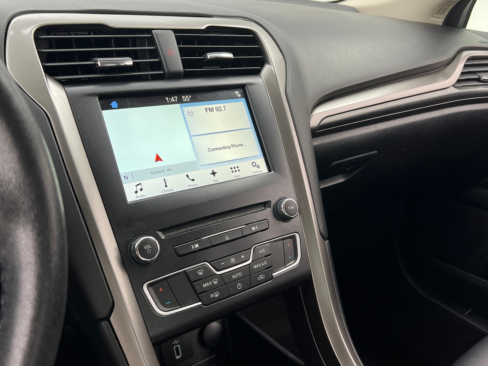 Thumbnail: 2017 Ford Fusion - 4