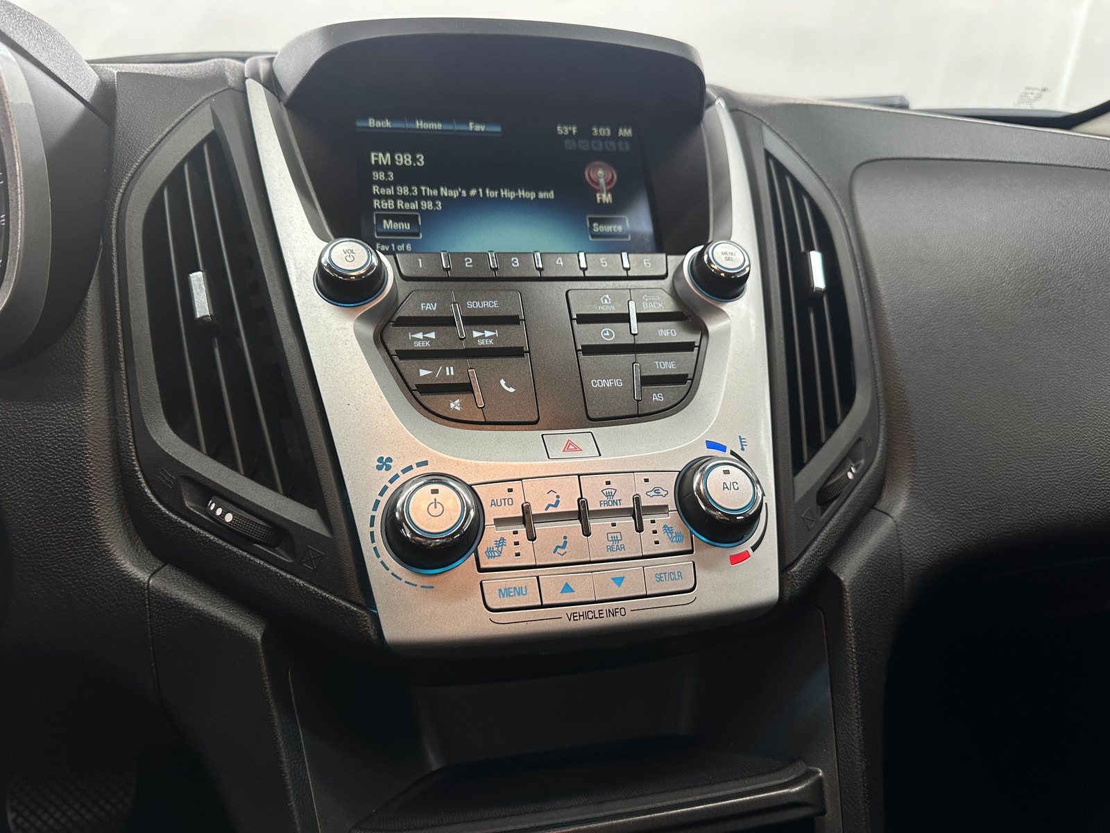 Thumbnail: 2017 Chevrolet Equinox - 4