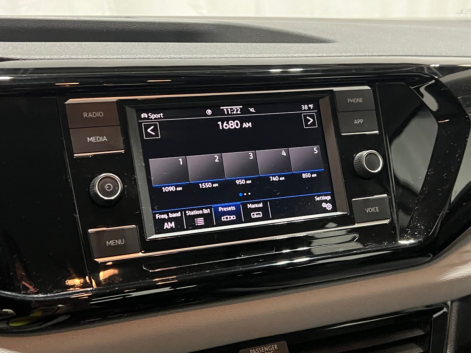 Thumbnail: 2022 Volkswagen Taos - 4