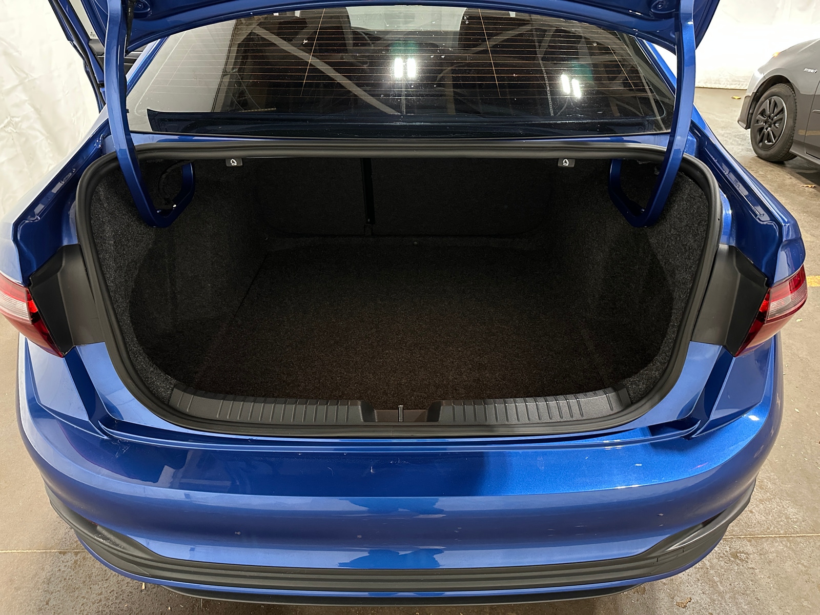 Thumbnail: 2023 Volkswagen Jetta - 6