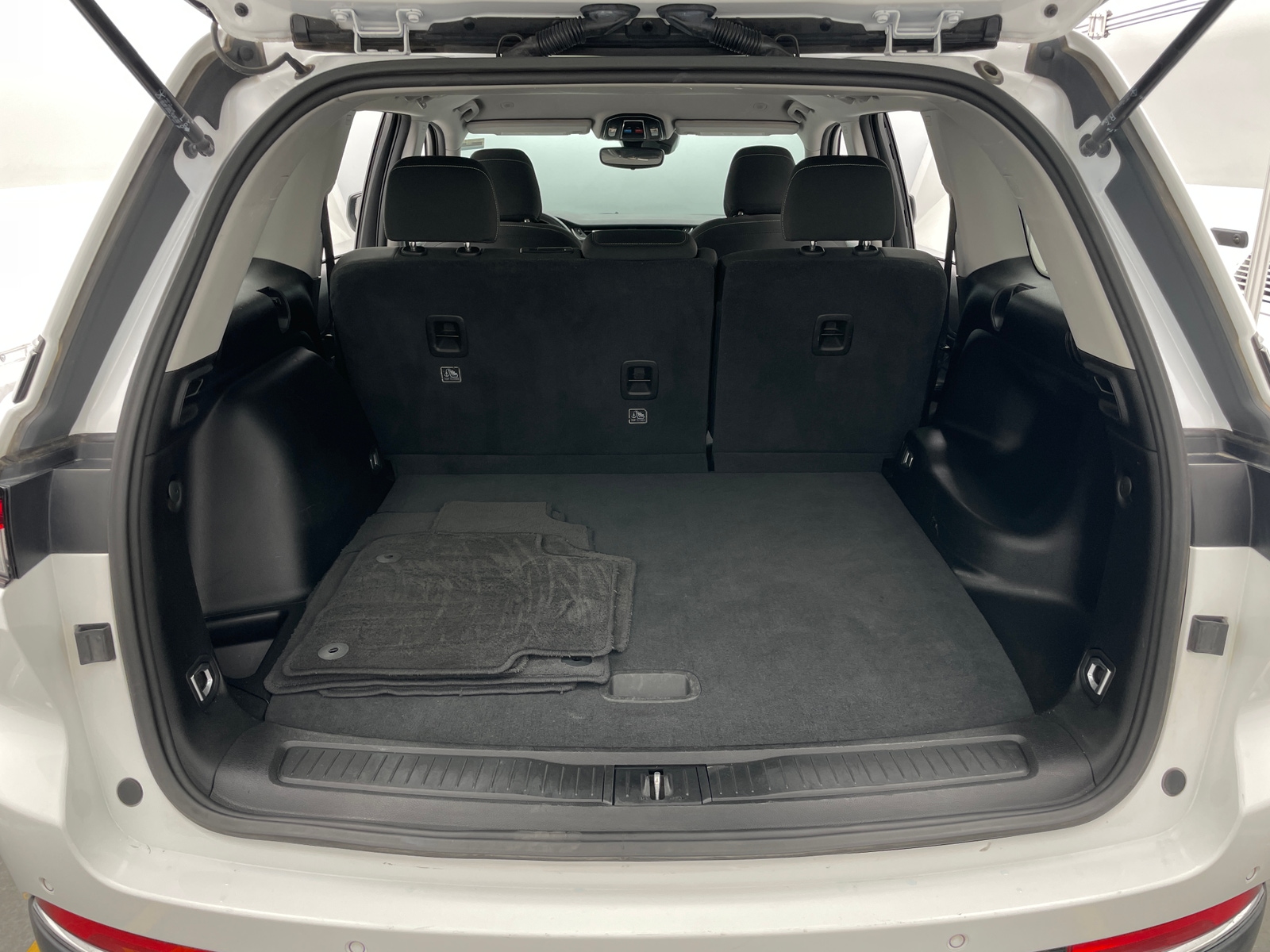 Thumbnail: 2023 Jeep Grand Cherokee - 7