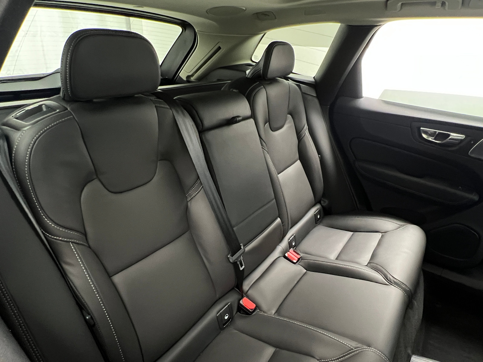 Thumbnail: 2022 Volvo XC60 - 5