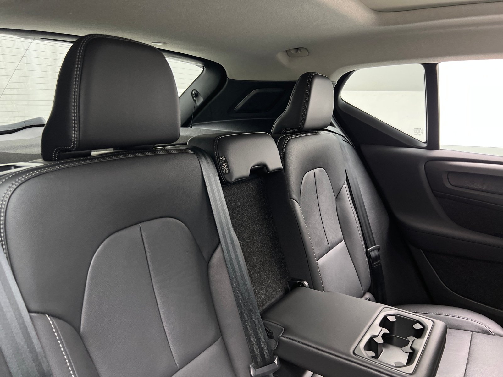 Thumbnail: 2025 Volvo XC40 - 5