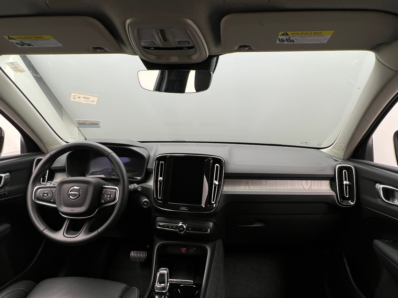 Thumbnail: 2025 Volvo XC40 - 2