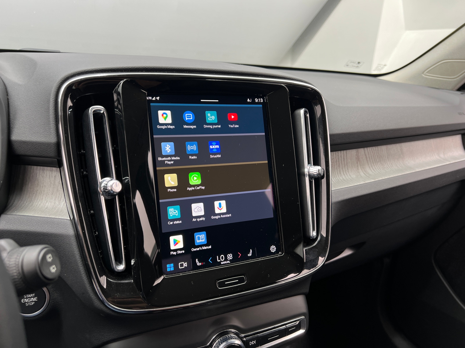 Thumbnail: 2025 Volvo XC40 - 3