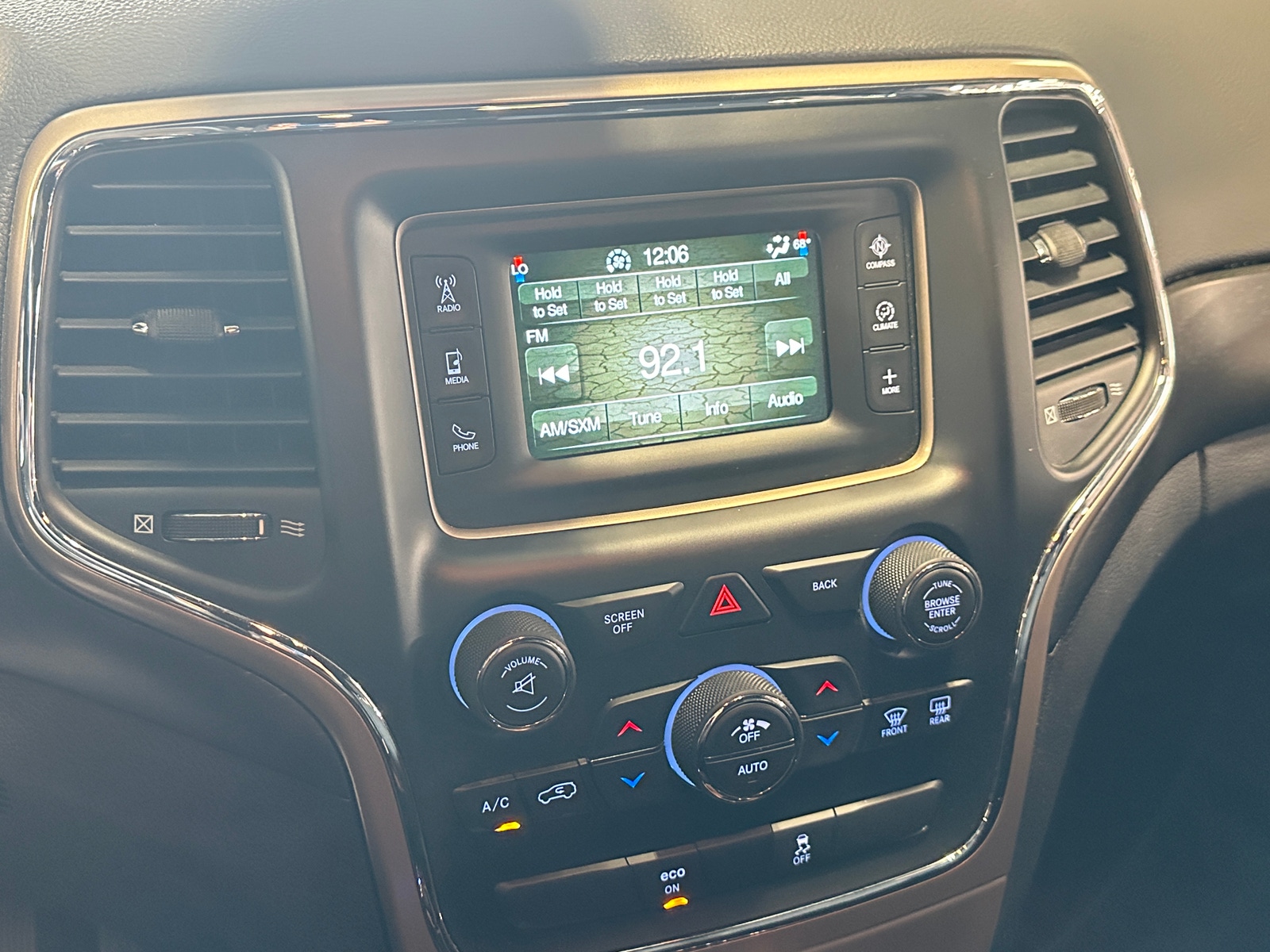 Thumbnail: 2015 Jeep Grand Cherokee - 4