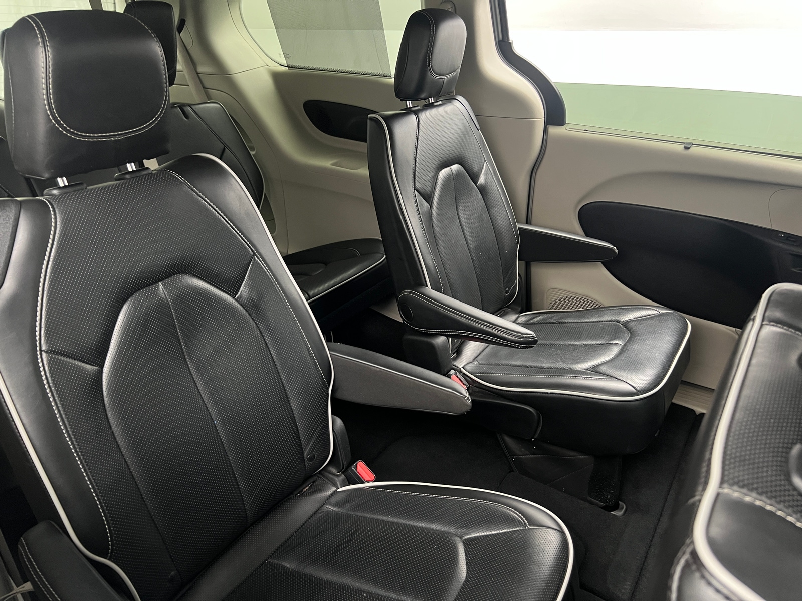 Thumbnail: 2023 Chrysler Pacifica - 5