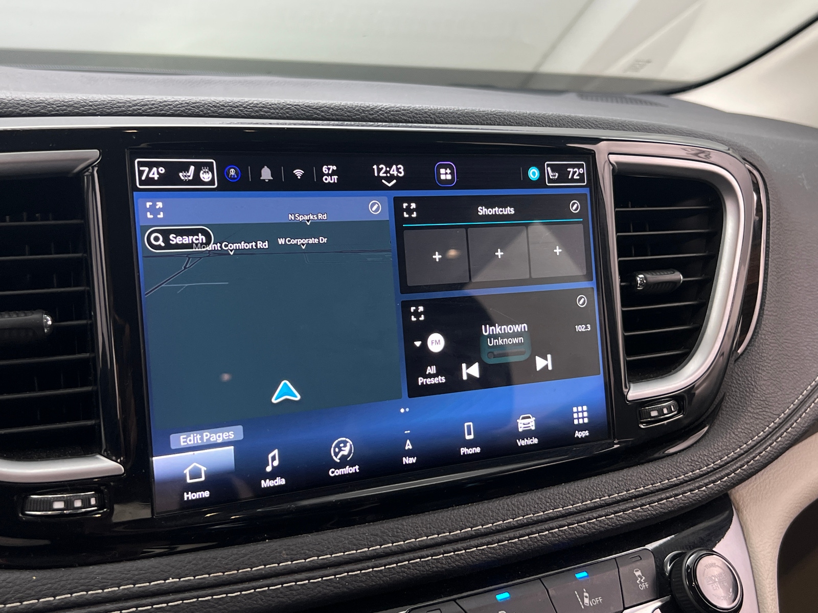 Thumbnail: 2023 Chrysler Pacifica - 3