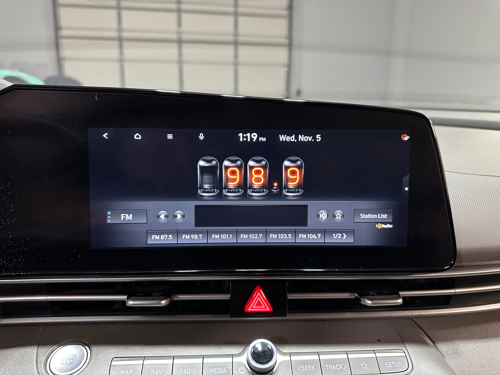 Thumbnail: 2023 Hyundai Elantra - 4