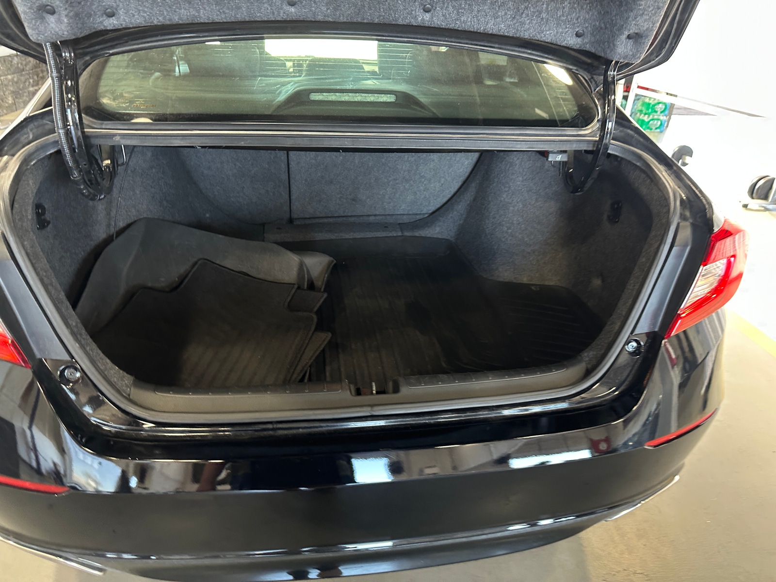 Thumbnail: 2019 Honda Accord - 6