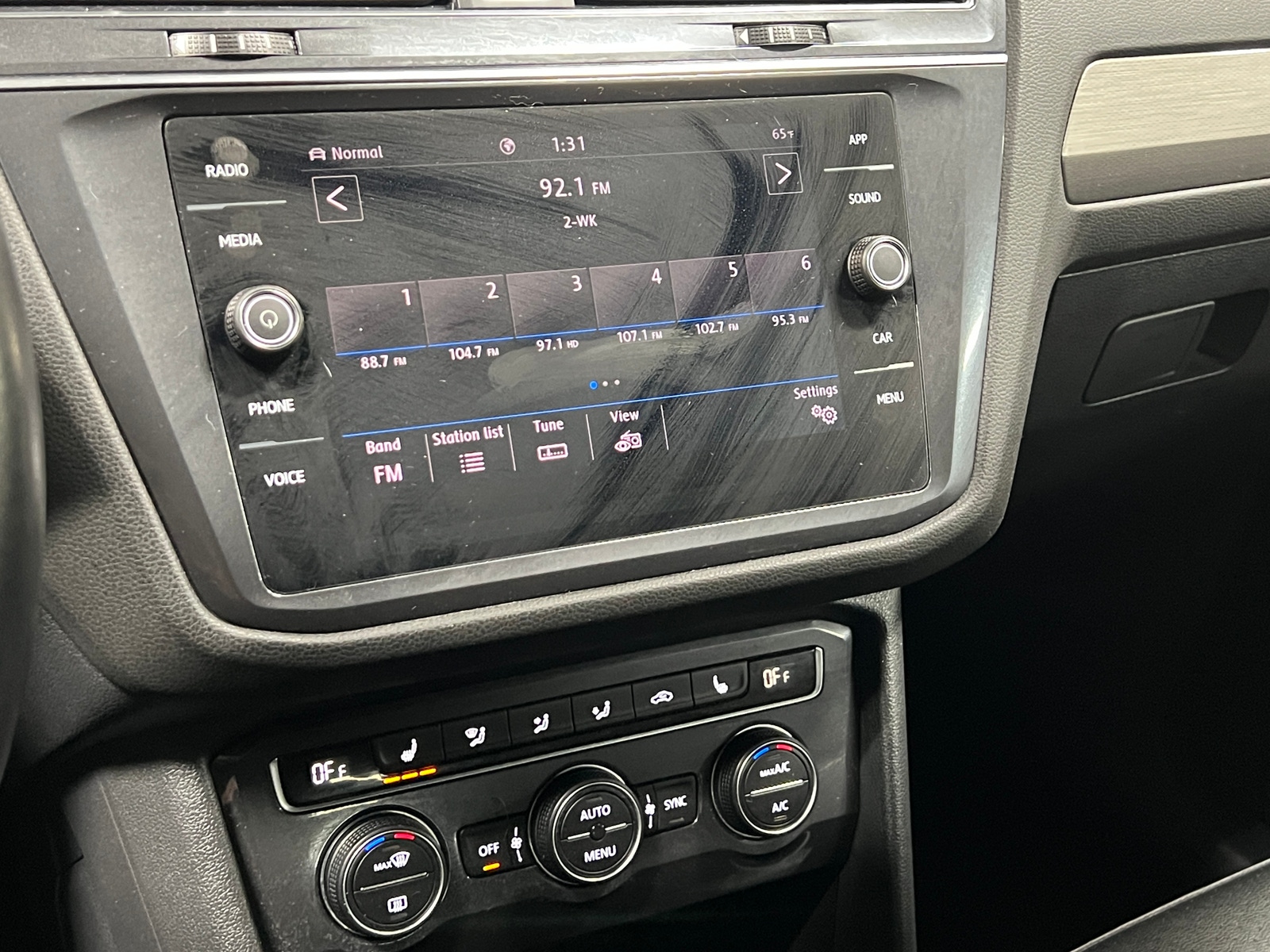 Thumbnail: 2020 Volkswagen Tiguan - 3