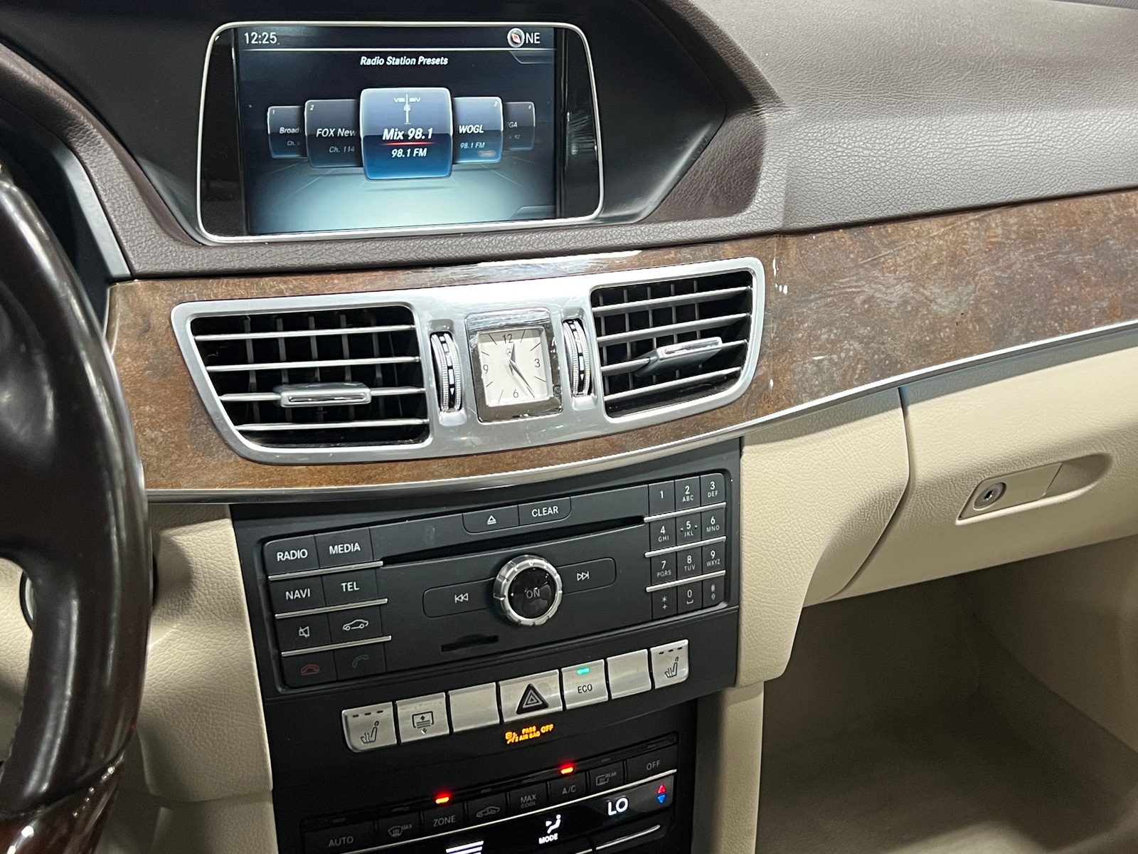 Thumbnail: 2016 Mercedes-Benz E-Class - 3