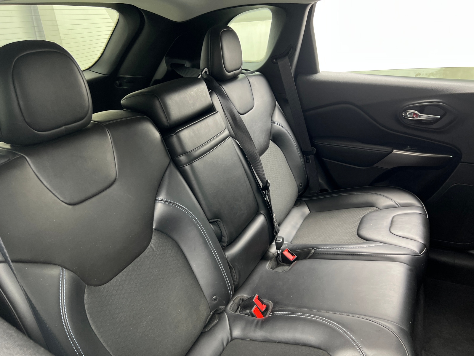 Thumbnail: 2019 Jeep Cherokee - 6