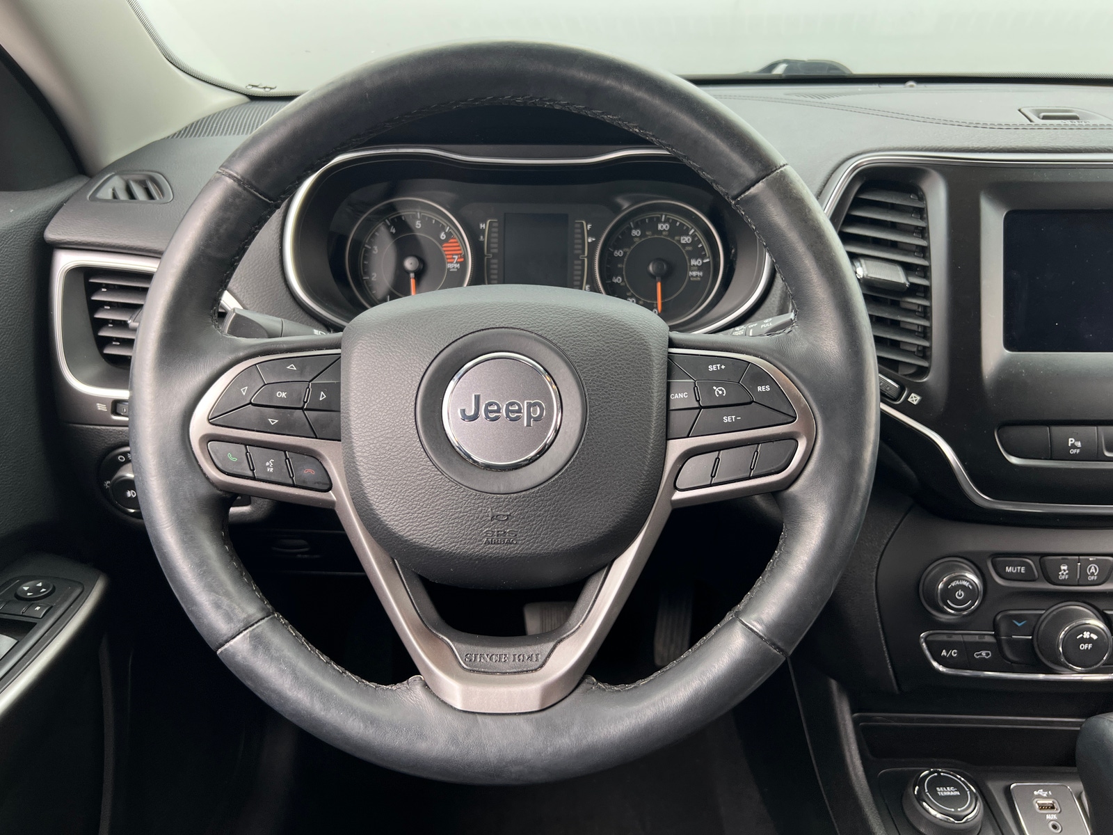 Thumbnail: 2019 Jeep Cherokee - 5