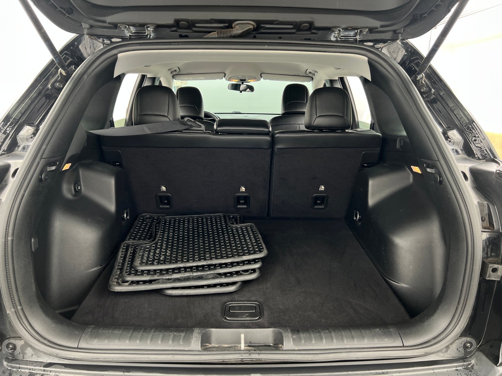 Thumbnail: 2019 Jeep Cherokee - 7