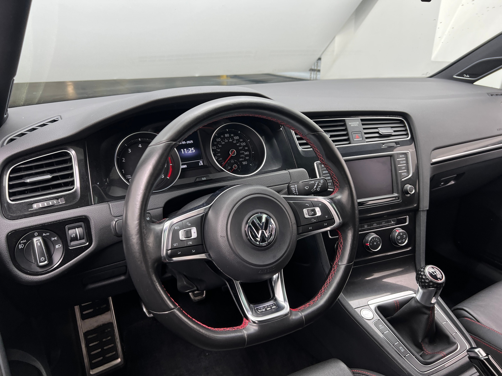Thumbnail: 2016 Volkswagen Golf - 4