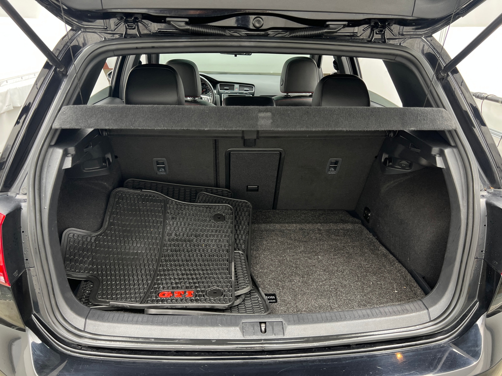 Thumbnail: 2016 Volkswagen Golf - 6