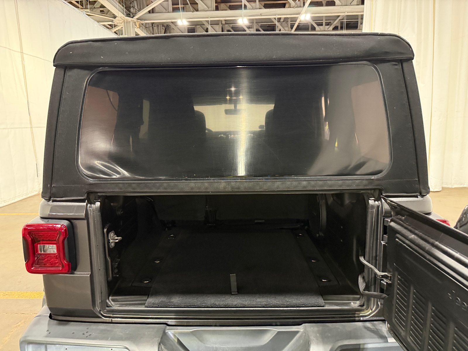 Thumbnail: 2019 Jeep Wrangler - 7