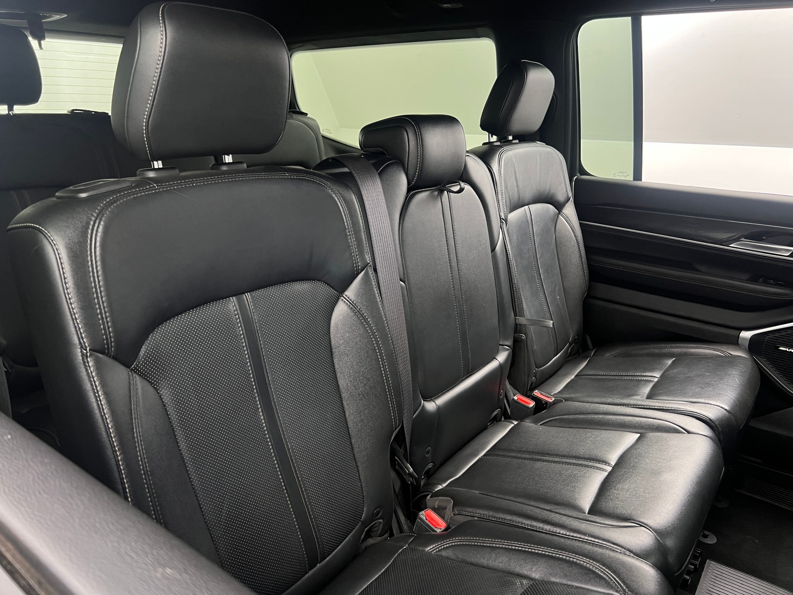 Thumbnail: 2022 Jeep Wagoneer - 5