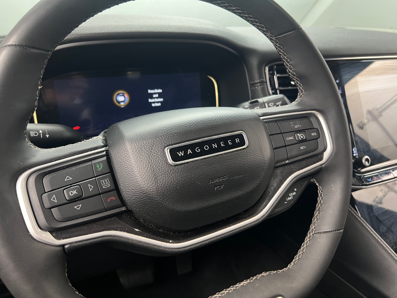 Thumbnail: 2022 Jeep Wagoneer - 4