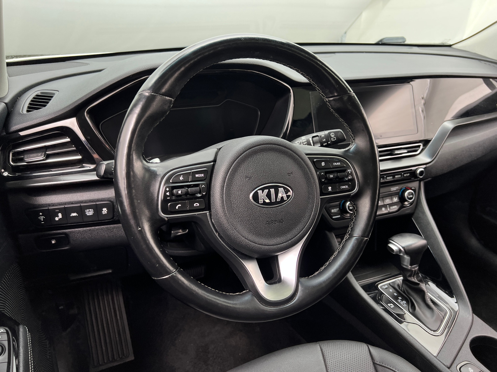 Thumbnail: 2020 Kia Niro - 4