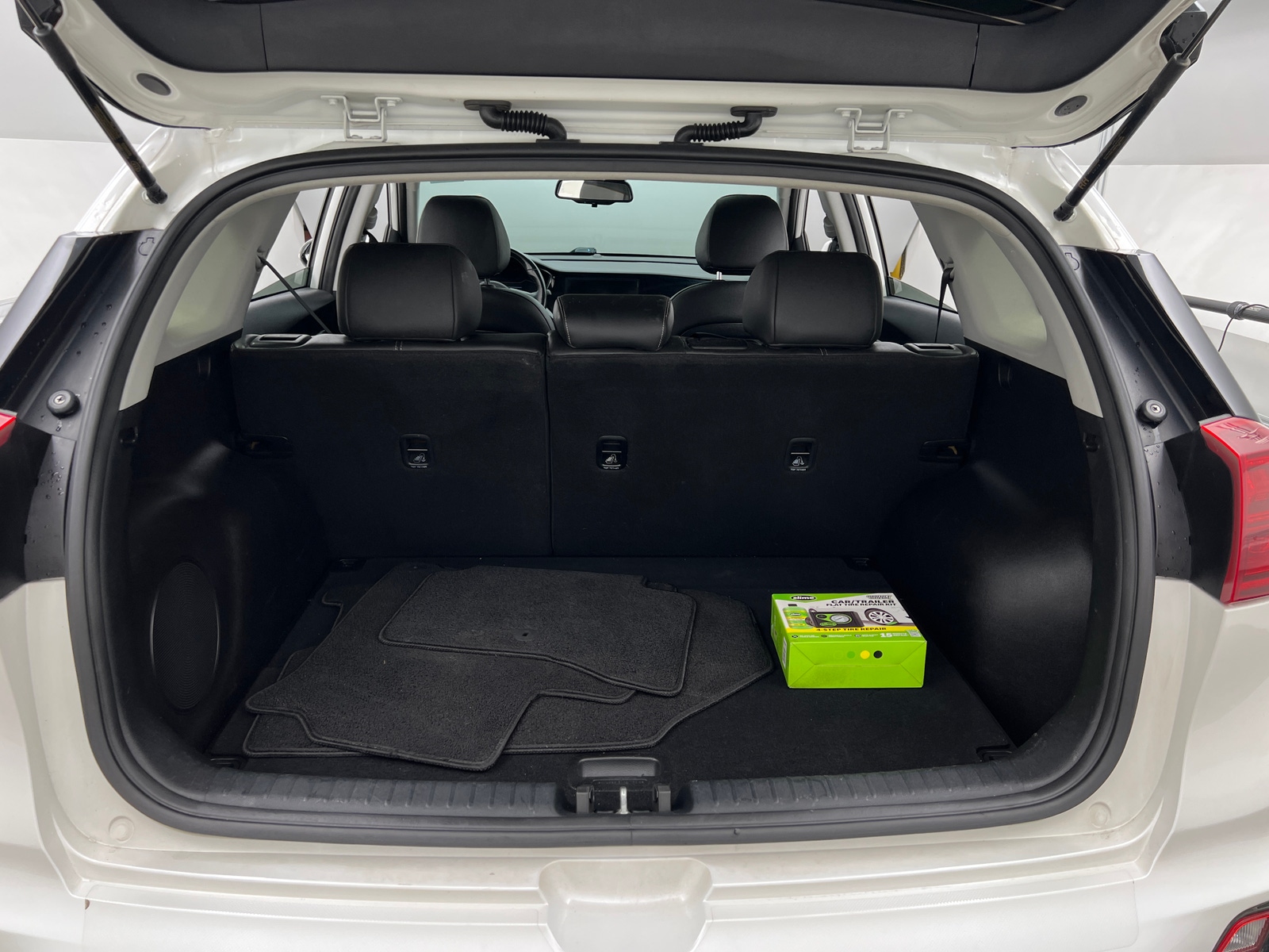 Thumbnail: 2020 Kia Niro - 6