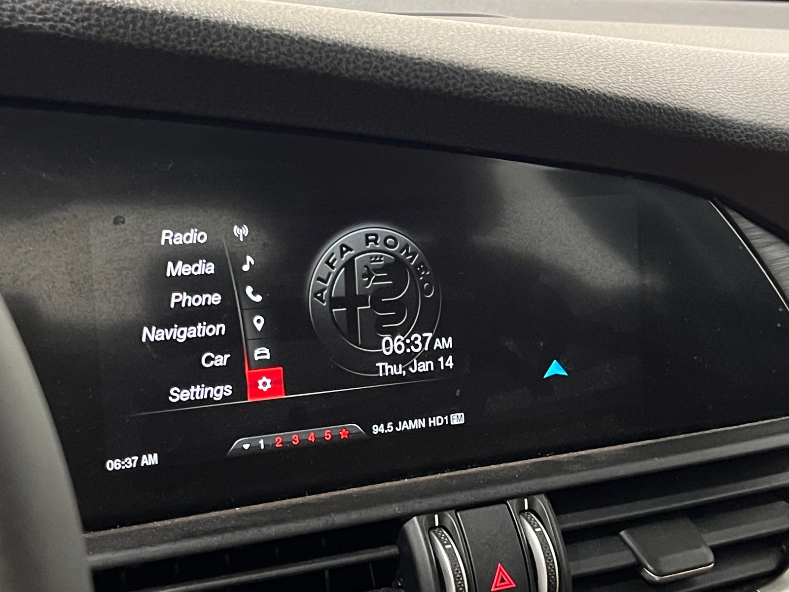 Thumbnail: 2017 Alfa Romeo Giulia - 3