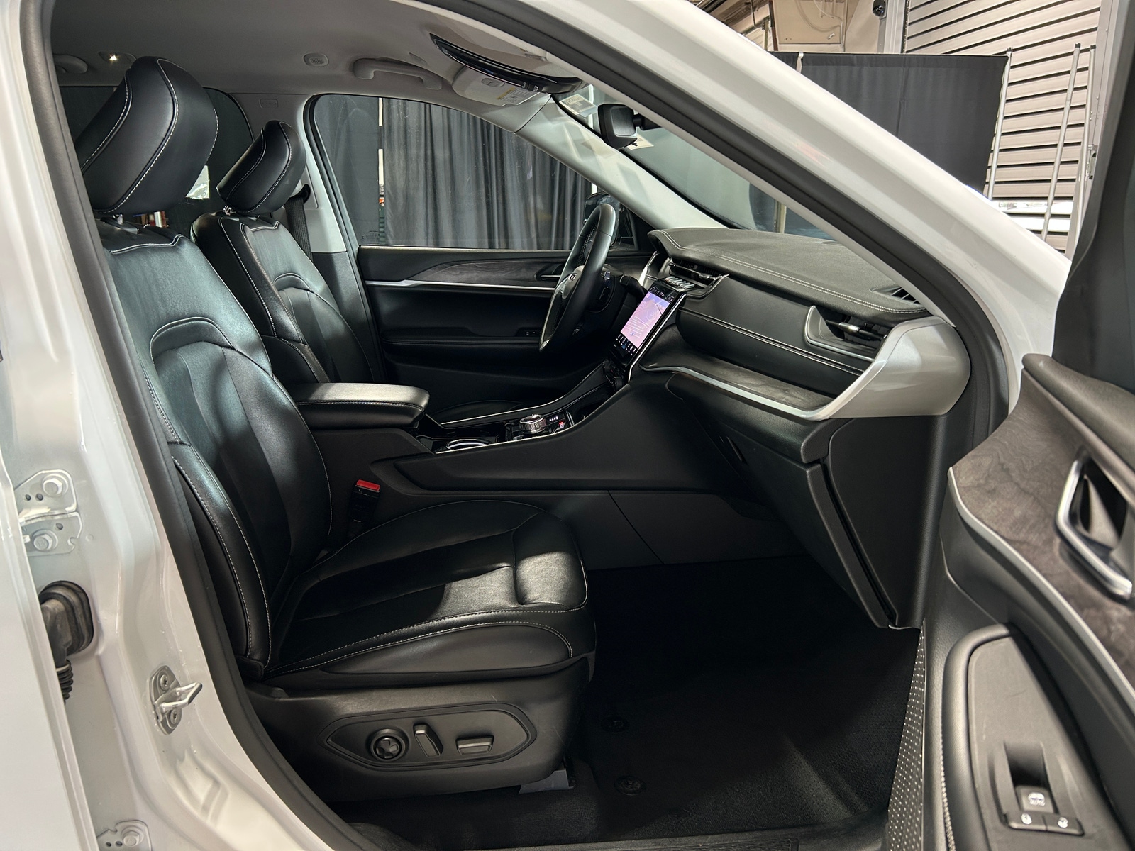 Thumbnail: 2023 Jeep Grand Cherokee - 2