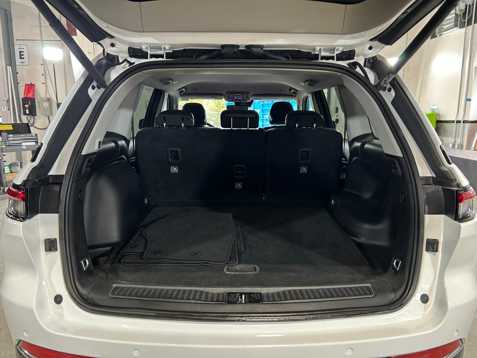 Thumbnail: 2023 Jeep Grand Cherokee - 7