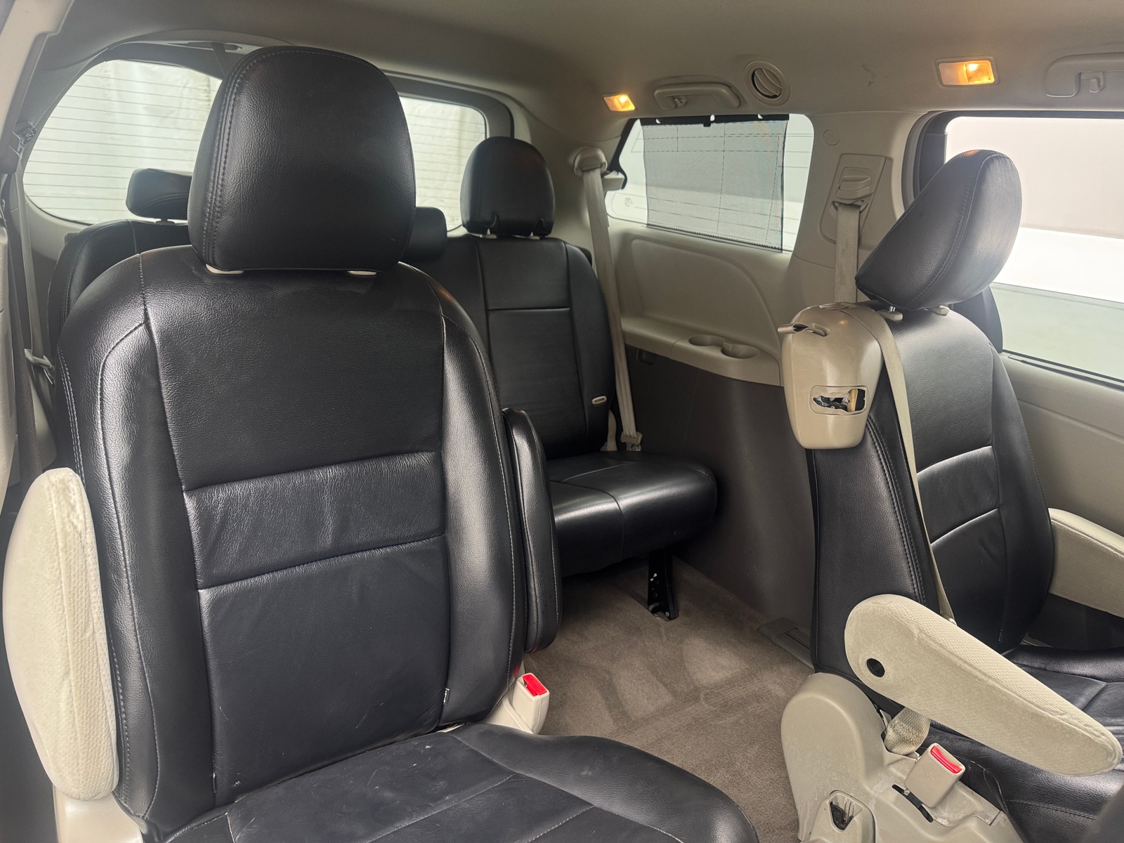 Thumbnail: 2017 Toyota Sienna - 5