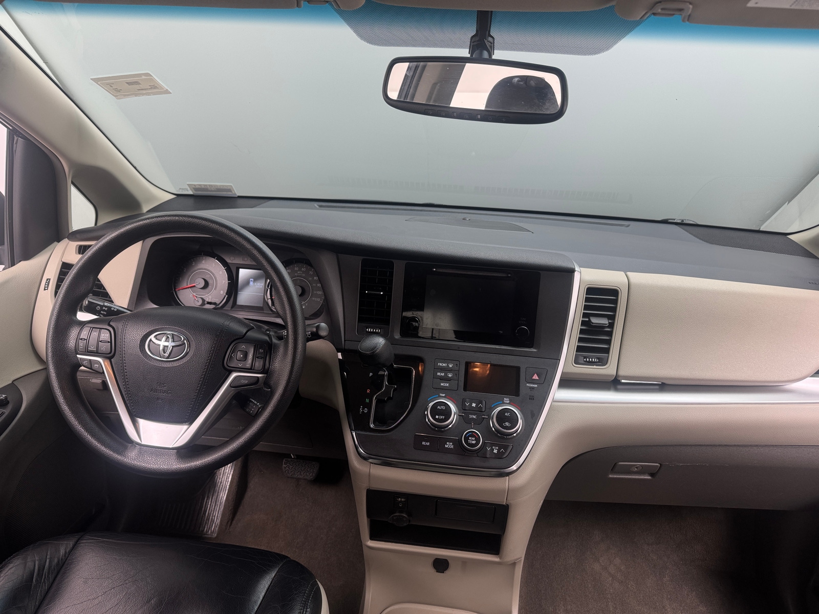 Thumbnail: 2017 Toyota Sienna - 2