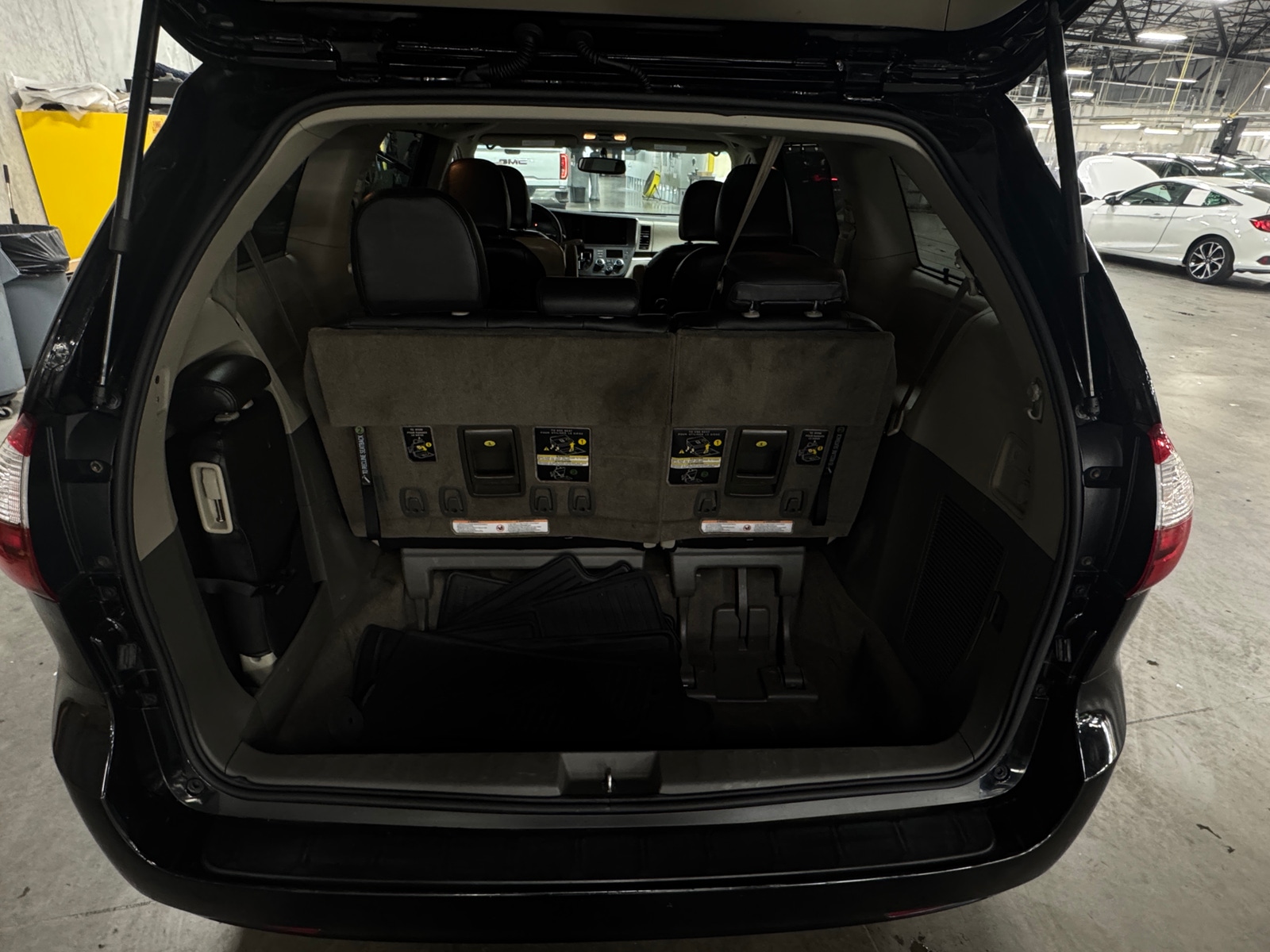 Thumbnail: 2017 Toyota Sienna - 6